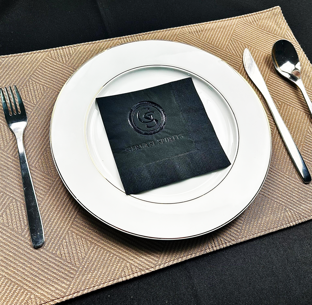 Luxuriöse schwarze Papierservietten mit Heißprägung